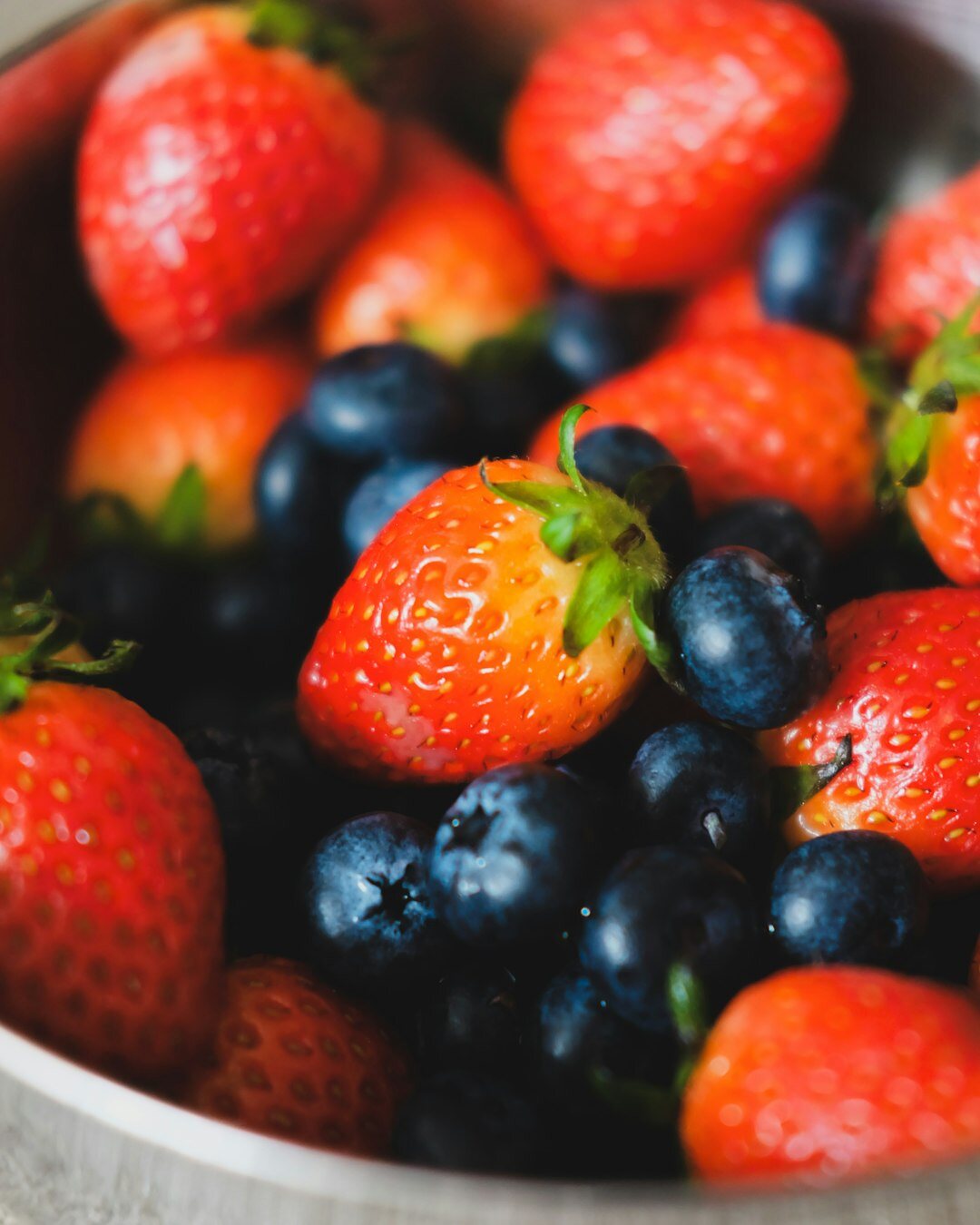mixed berries in bowl